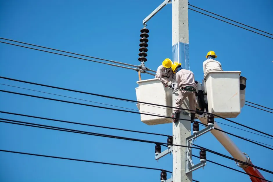Experienced Emergency Electricians professionals at work